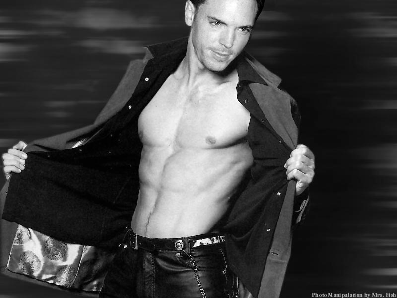 Flash by MrsFish
Keywords: candid_art