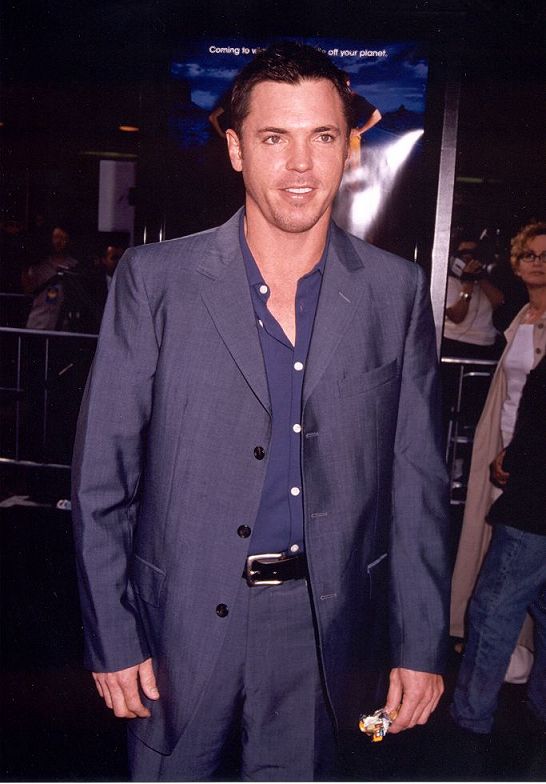 Nick Lea Candid 017 - Al Ortega
